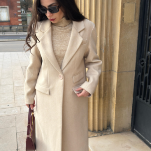 Manteau long beige à boutons