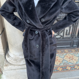 Manteau long noir à poils