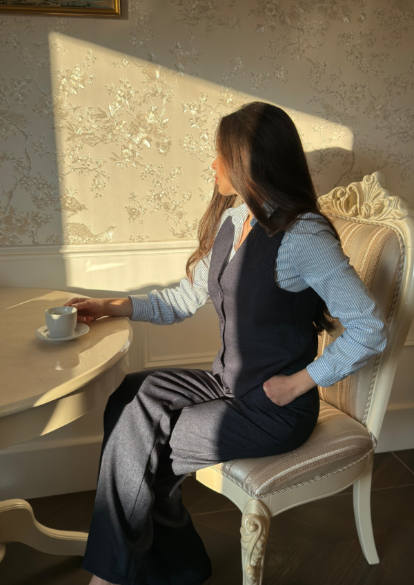 Ensemble pantalon et gilet tailleur bleu – Image 2