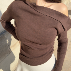 Pull à epaule tombante drapé à la taille marron