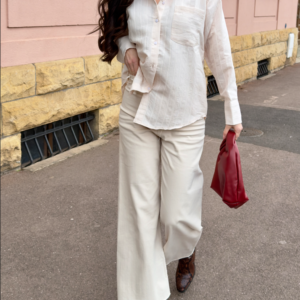 Chemise beige à fines rayures