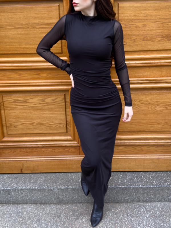 Robe à manches transparentes