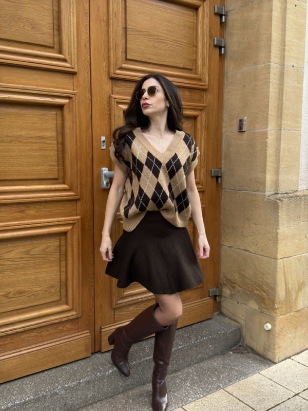 Pull sans manches à longes beige – Image 2