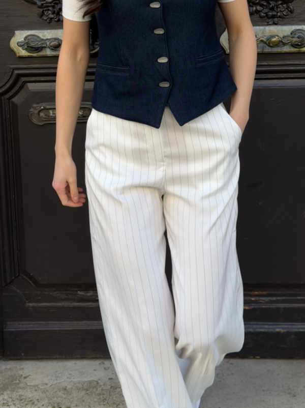 pantalon de tailleur blanc à fines rayures bleu – Image 2