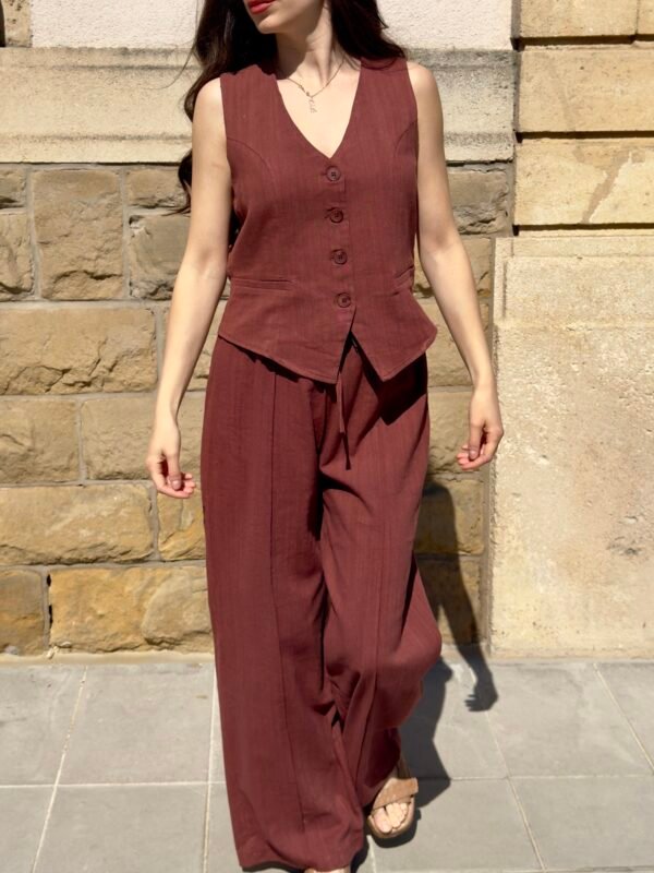Ensemble gilet de tailleur sans manche et pantalon terracotta