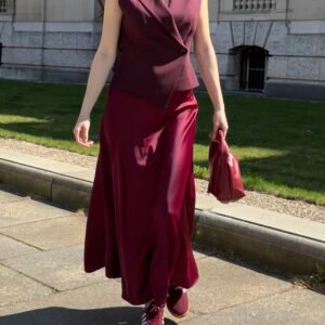 Jupe longue en satin bordeaux