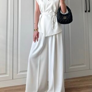 Ensemble gilet à nouer à la taille et son pantalon large blanc