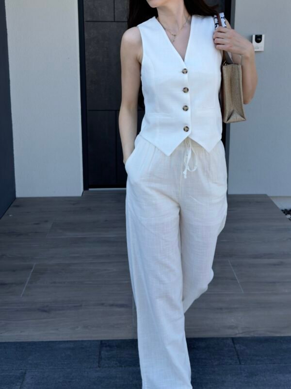 Ensemble pantalon et gilet de tailleur blanc cassé – Image 2