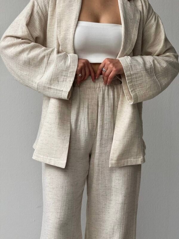 Ensemble pantalon ample et veste à nouer beige – Image 2