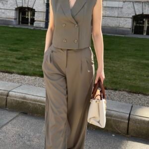 Ensemble gilet de tailleur sans manche et son pantalon vert