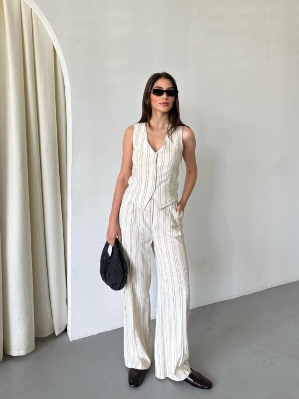 Ensemble de tailleur sans manches rayé