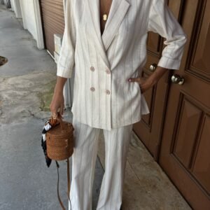 Ensemble rayé veste de tailleur et son pantalon beige