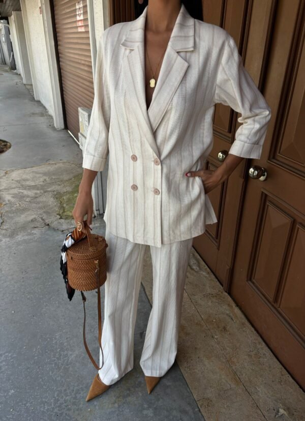 Ensemble rayé veste de tailleur et son pantalon beige