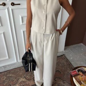 Ensemble rayé gilet boutonné et son pantalon beige