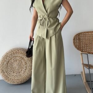 Ensemble gilet à nouer et son pantalon large vert amande