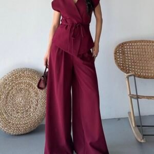 Ensemble gilet à nouer et son pantalon large bordeaux