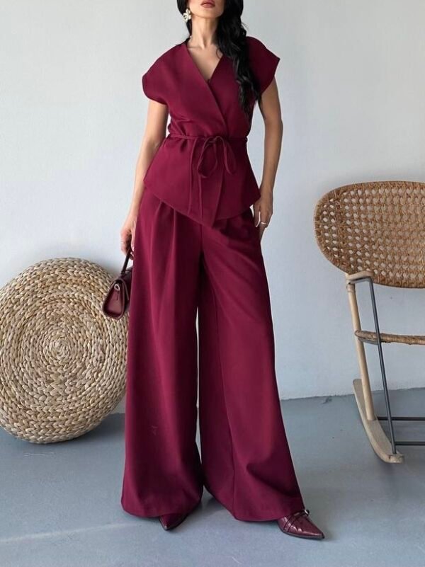 Ensemble gilet à nouer et son pantalon large bordeaux