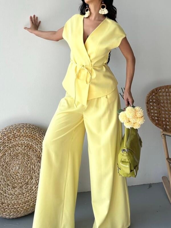 Ensemble gilet à nouer à son pantalon large jaune