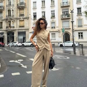 Ensemble gilet de tailleur et son pantalon à coupe parachute marron claire