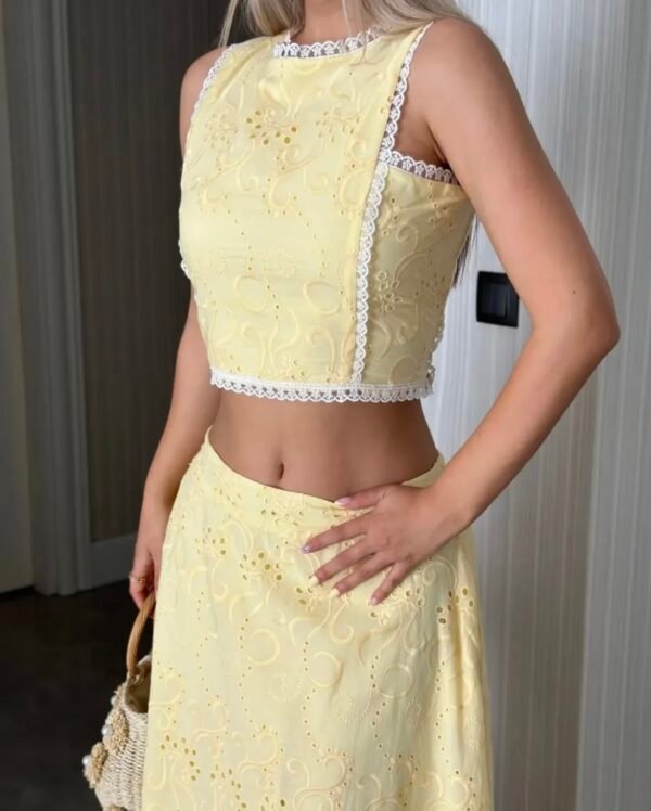 Ensemble top et jupe brodé jaune – Image 4