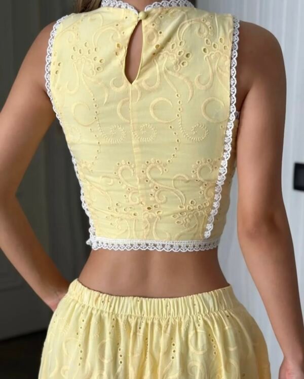 Ensemble top et jupe brodé jaune – Image 2