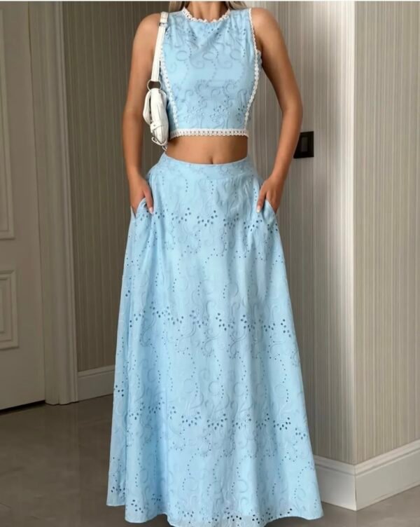 Ensemble top et jupe brodé bleu claire – Image 2
