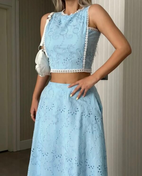 Ensemble top et jupe brodé bleu claire – Image 4