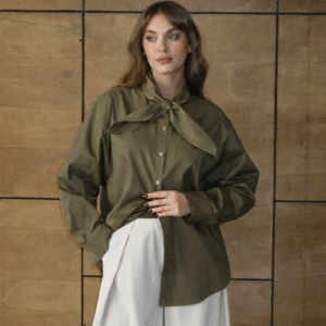 Chemise taille unique avec foulard cousu, coloris kaki