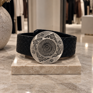 Ceinture tressée à boucle médaillon argentée