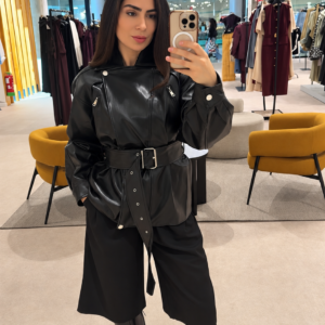 Veste en similicuir ceinturée